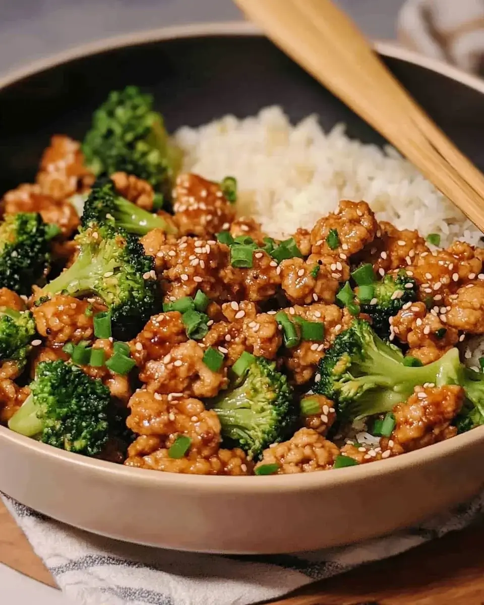 Honey Sriracha Ground Chicken and Broccoli: Ein schnelles Rezept!