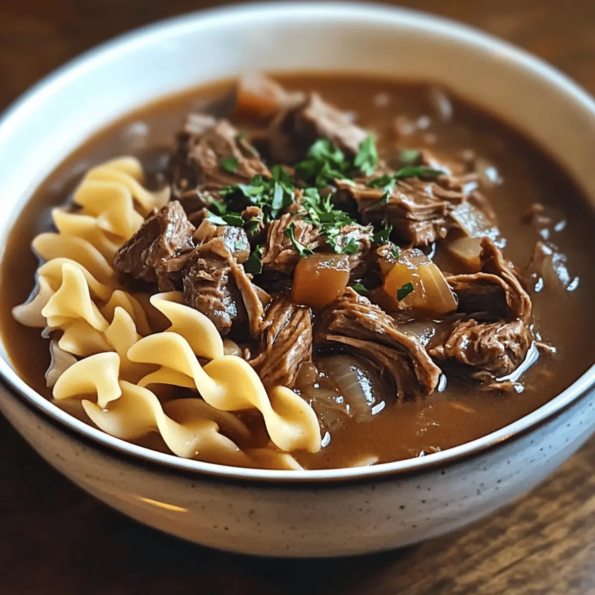 Herzhafte Rinderbraten-Suppe für kalte Abende