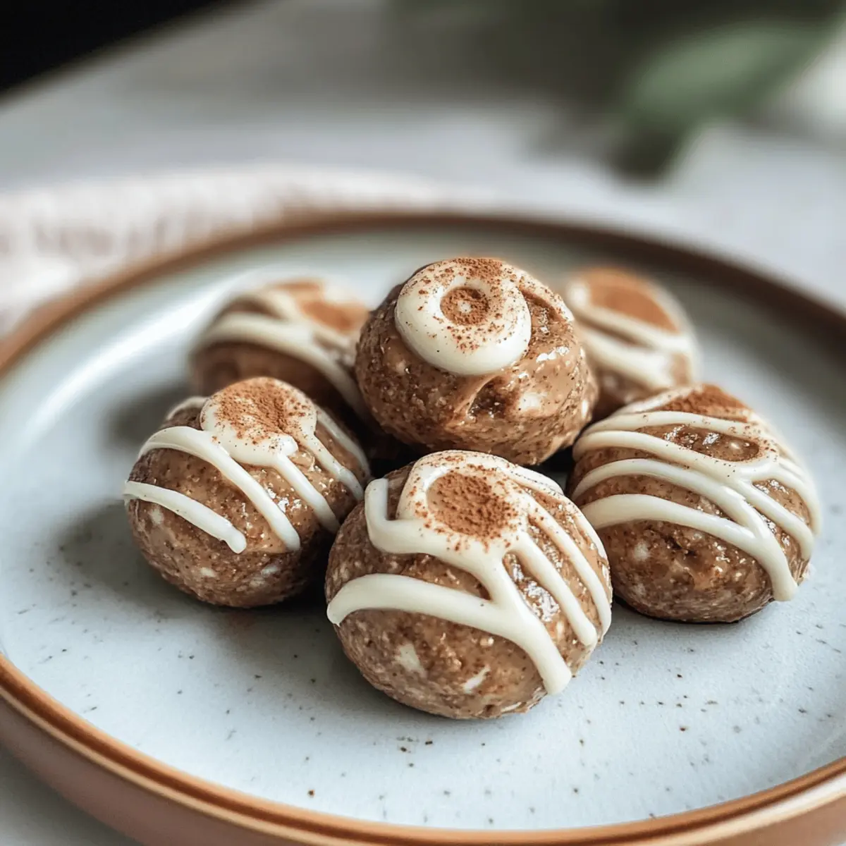 Cinnamon Roll Energy Bites für gesunde Snacks