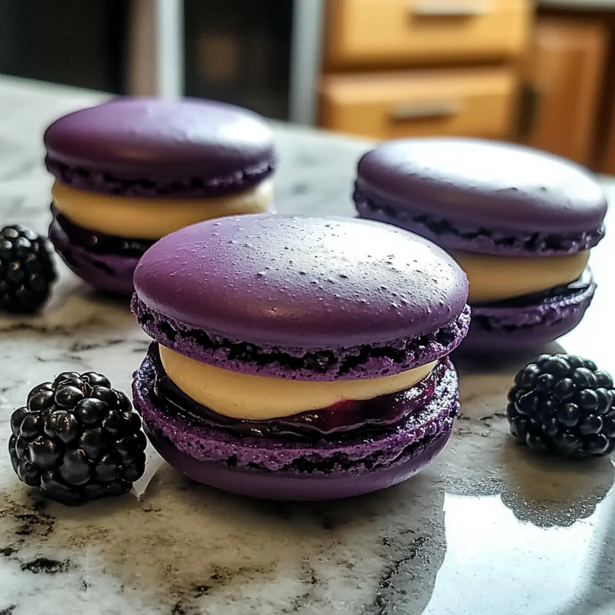Brombeer-Makronen: Perfekte französische Köstlichkeit