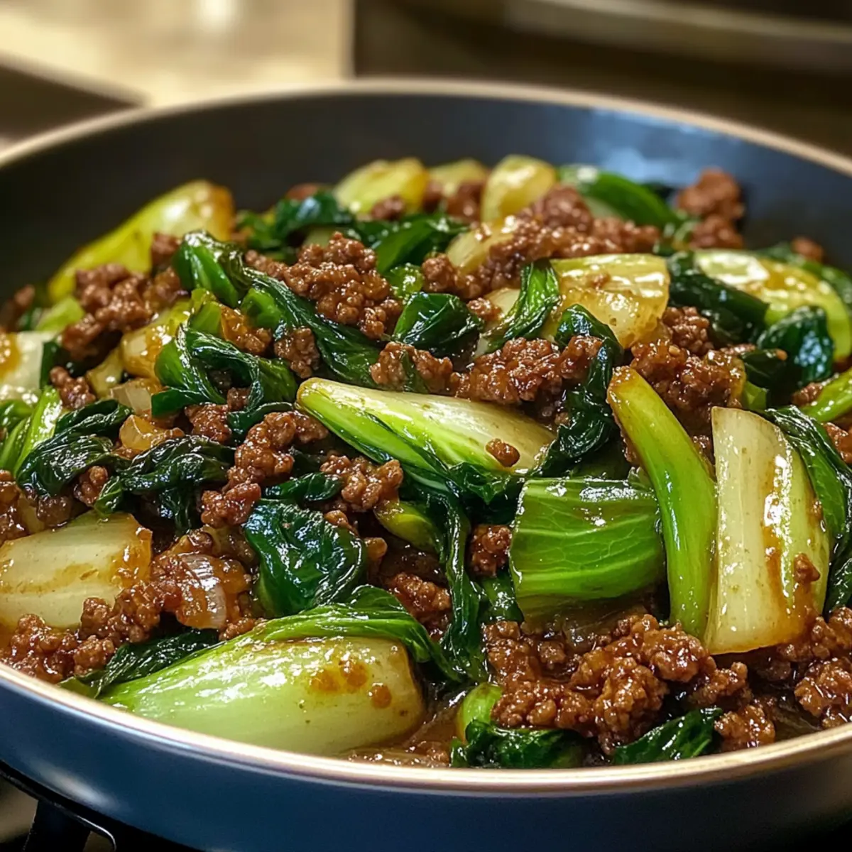 Gebratenes Bok Choy mit Rindfleisch in 20 Minuten
